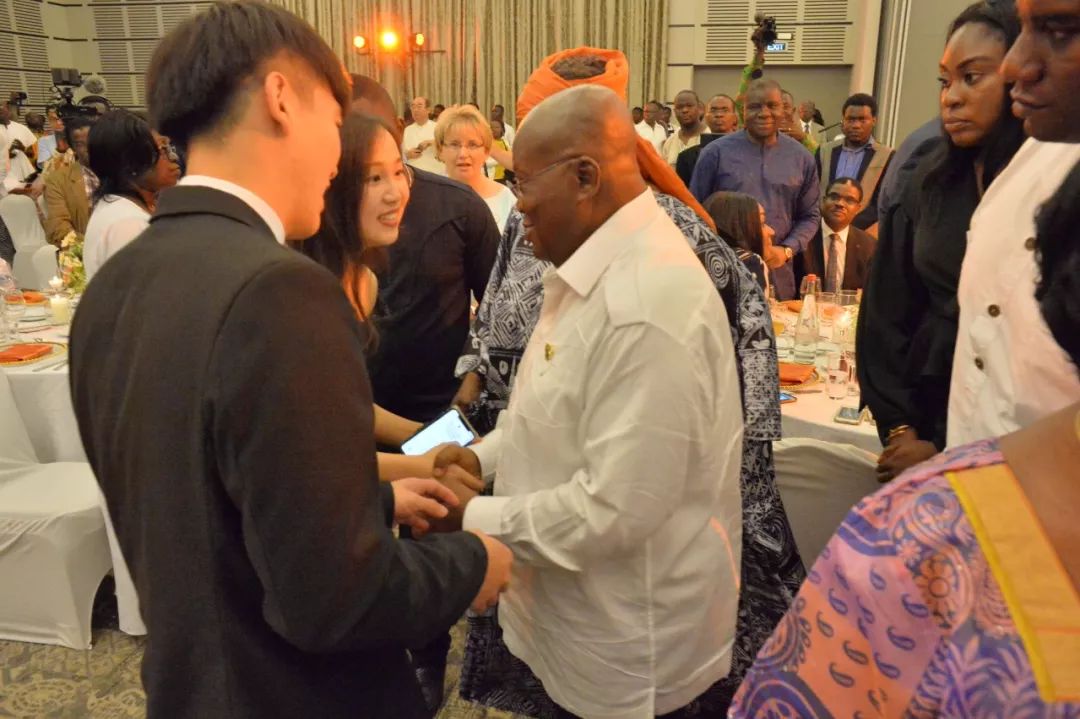 加纳规定所有政府合同必须以本地币塞地结算