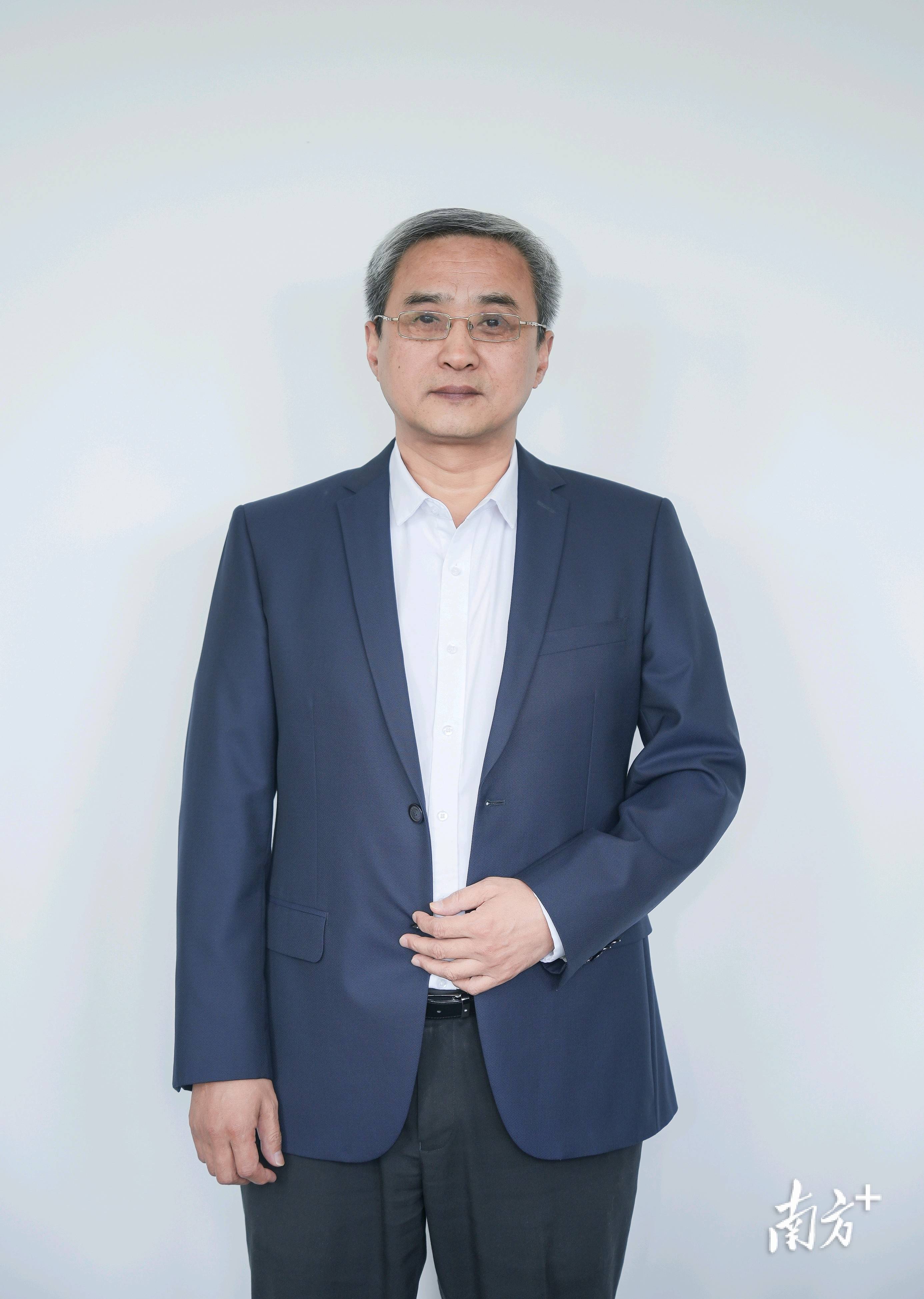 王晖参赞会见几内亚地矿部秘书长