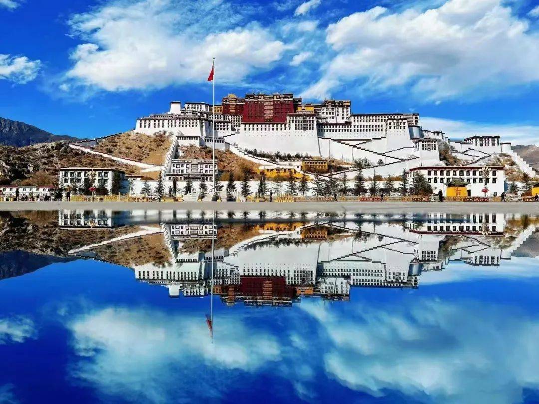 西藏：布达拉宫广场封闭管理