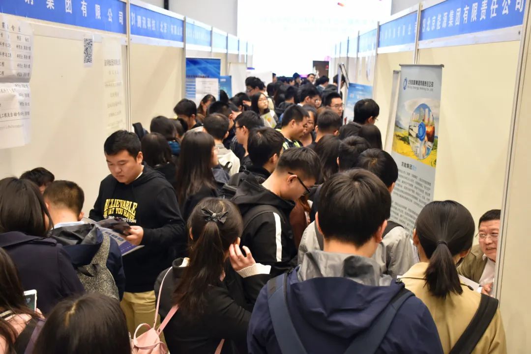 7月青年失业率升至17.8% 多地人社部门采取措施