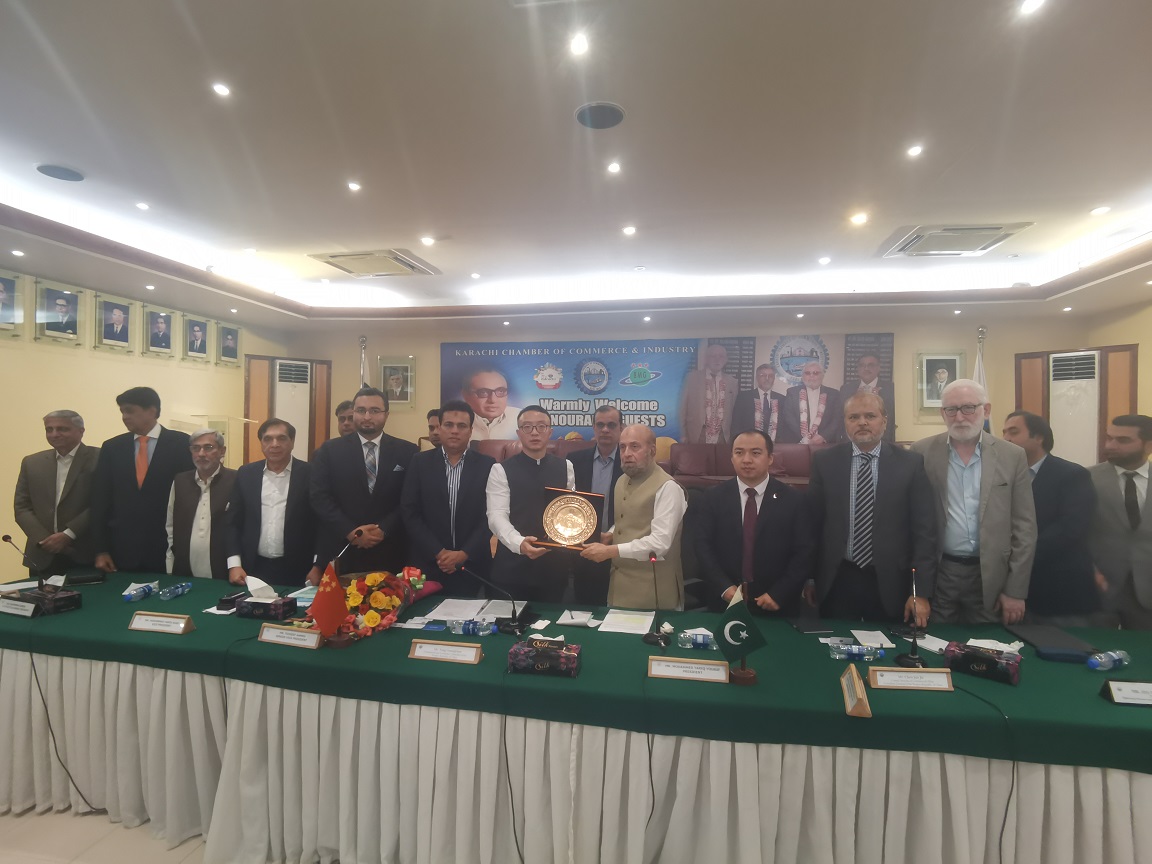 杨广元公参主持召开全巴中资企业安全工作部署会