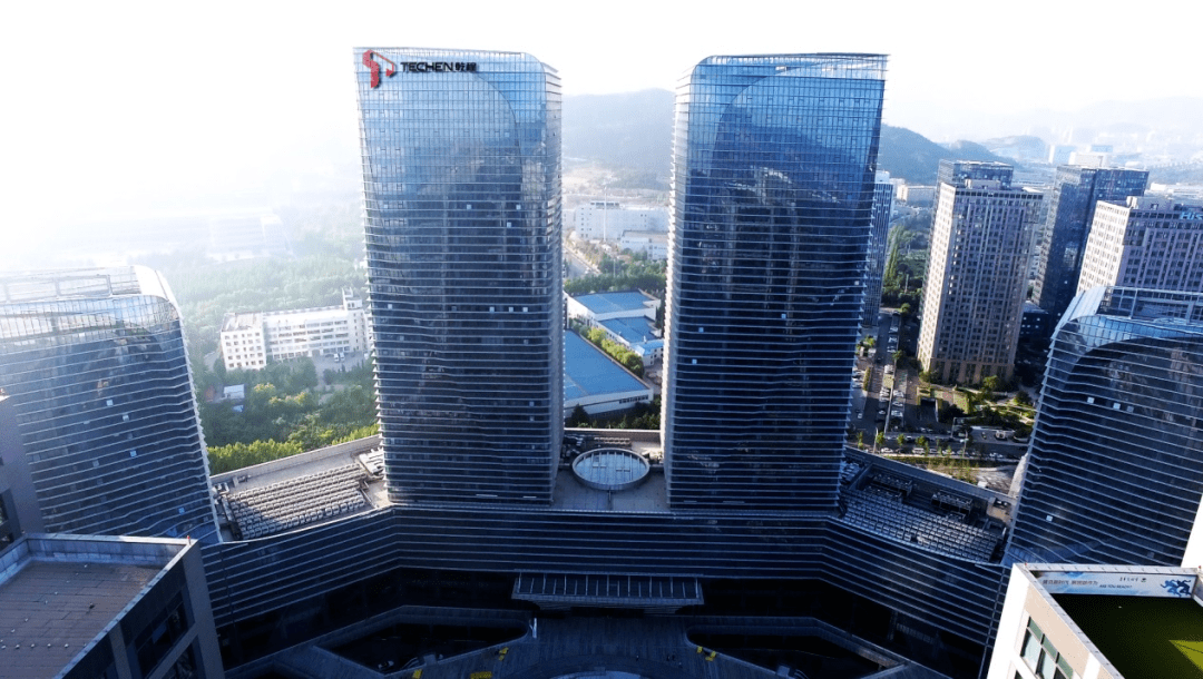 郑州富士康招工再现“长龙” 产业链辐射中原腹地