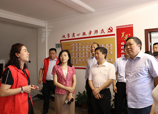 驻玻利维亚大使王亮会见玻公共工程、服务和住房部部长