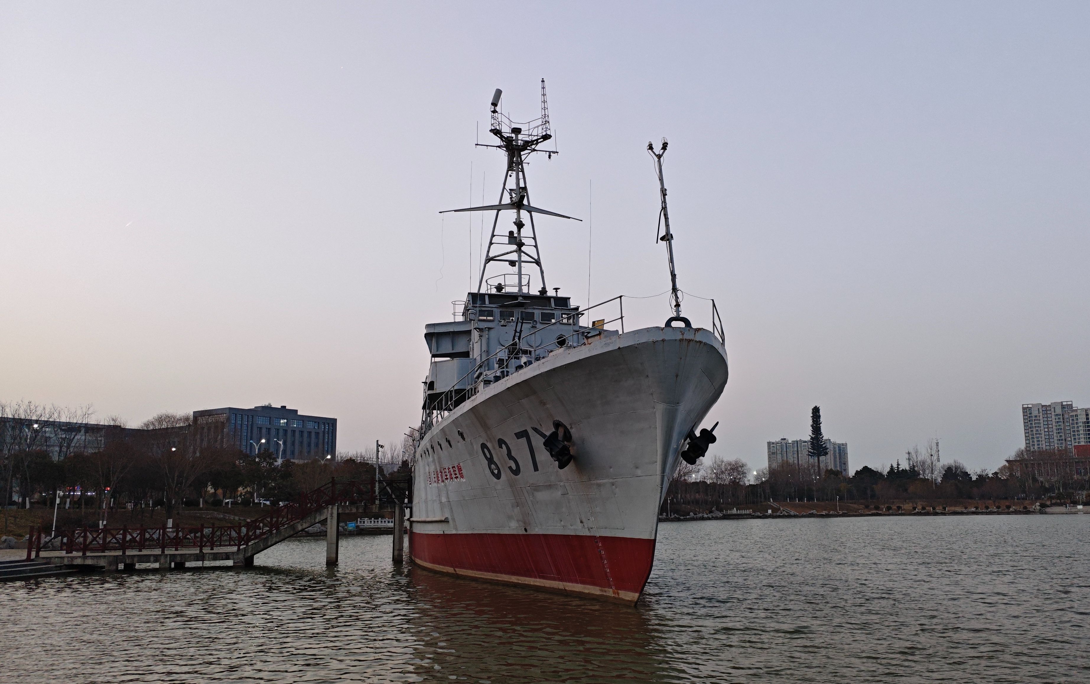 交通救捞首批船艇、航空器功勋标识启用