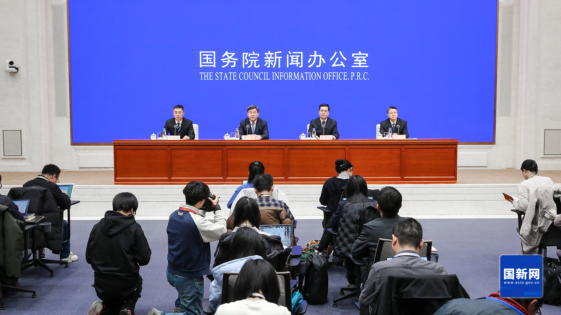 今日看点｜国新办将举行介绍第二十五届中国国际投资贸易洽谈会有关情况新闻发布会