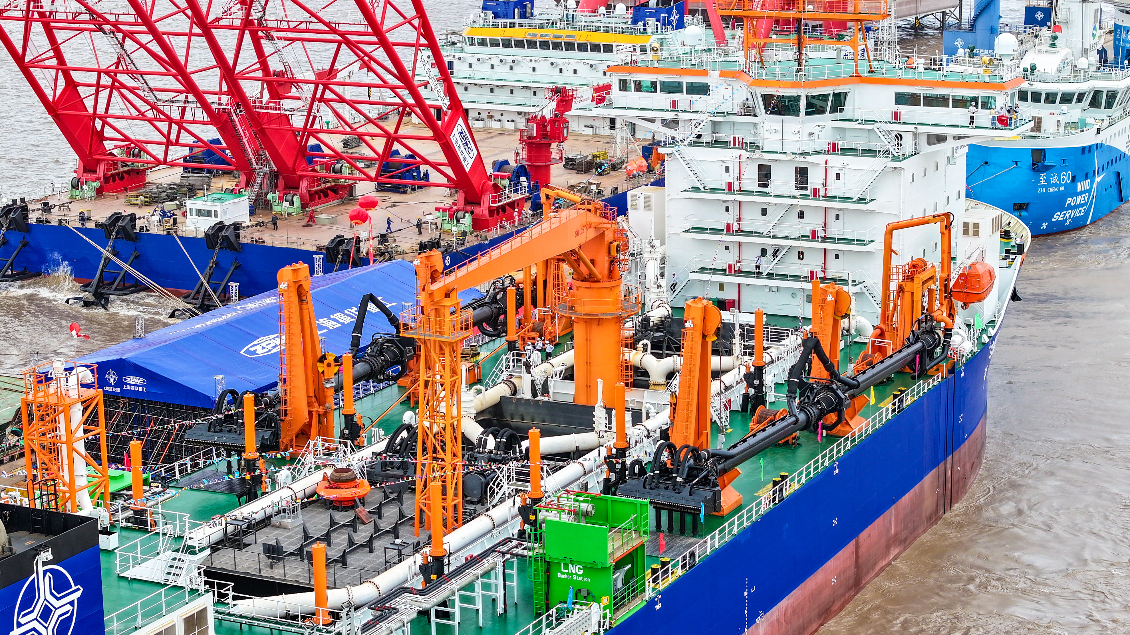 我国自主研制超大型耙吸挖泥船今日下水 装载效率世界领先