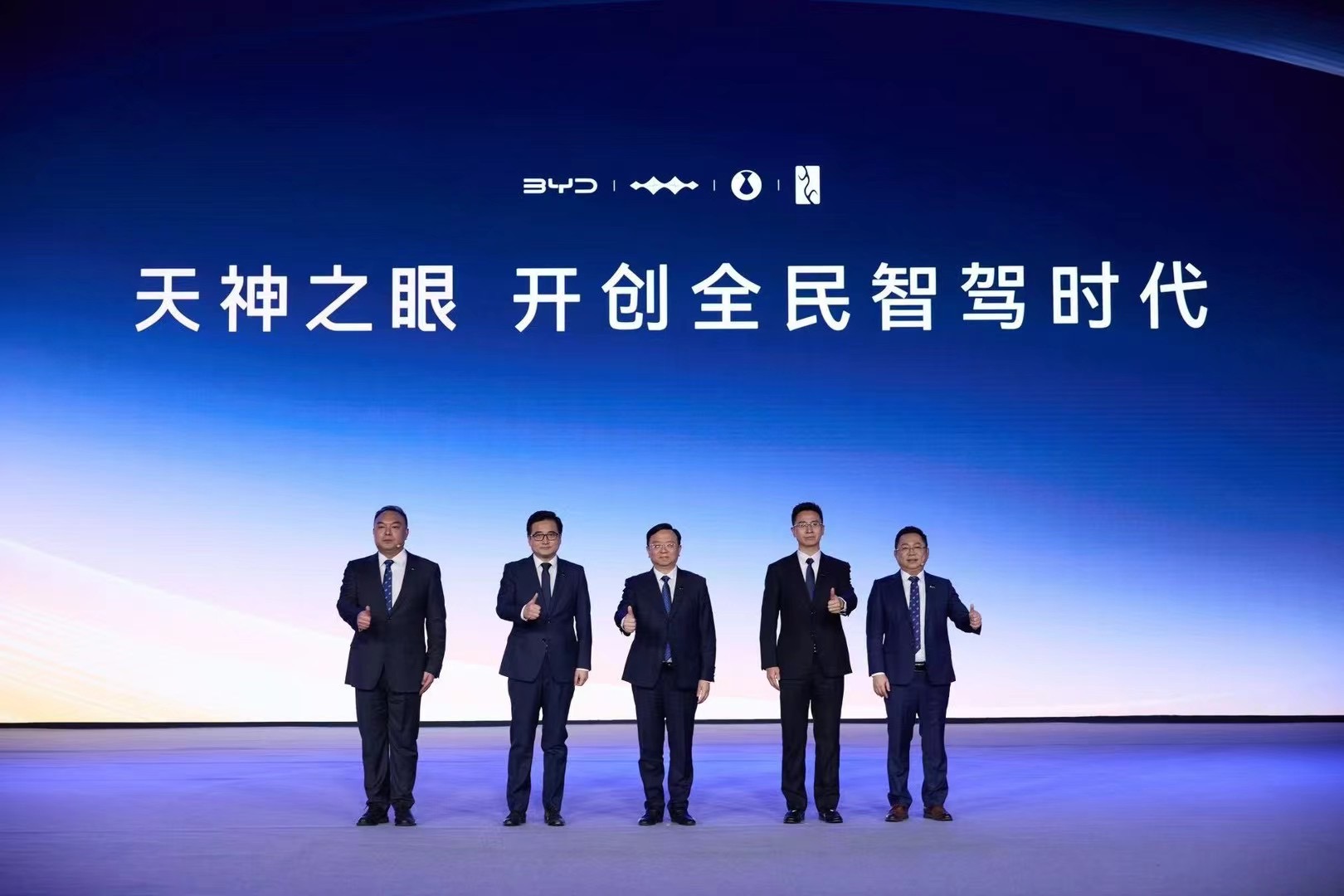 驶入新纪元：智能出行赛道转型已至，营销如何突围？