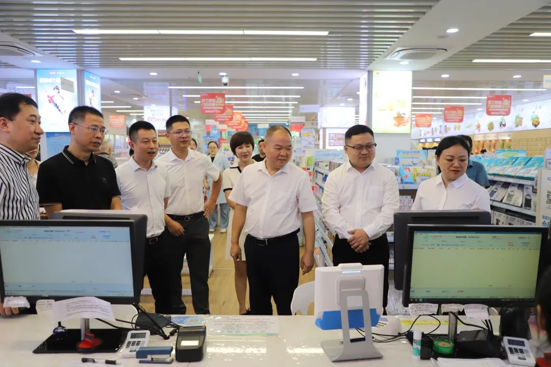 连锁药房老百姓上半年净利润下滑20%,高管变动如“走马灯”,大股东近期减持套现3.4亿