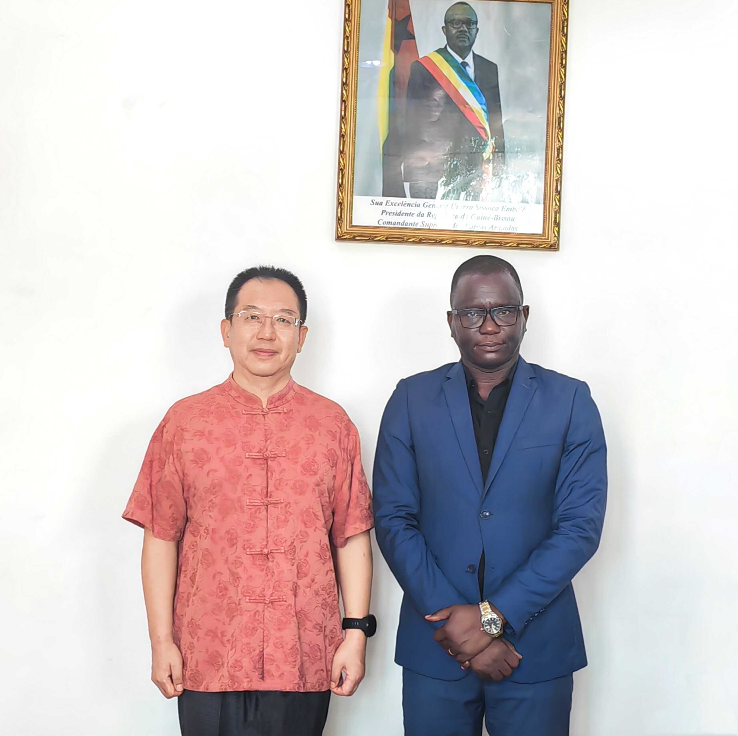 驻几内亚比绍大使杨仁火拜会几比新任总理卡马拉