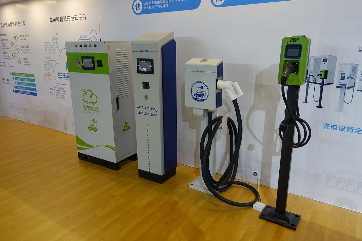 2025年底杜尚别计划建成500个电动汽车充电桩