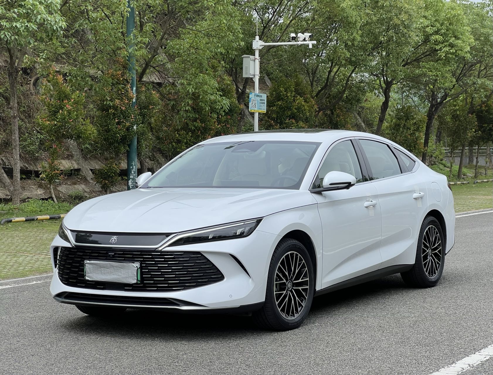 高端配置下放 比亚迪秦L欲借纯电版车型重回月销3万时代