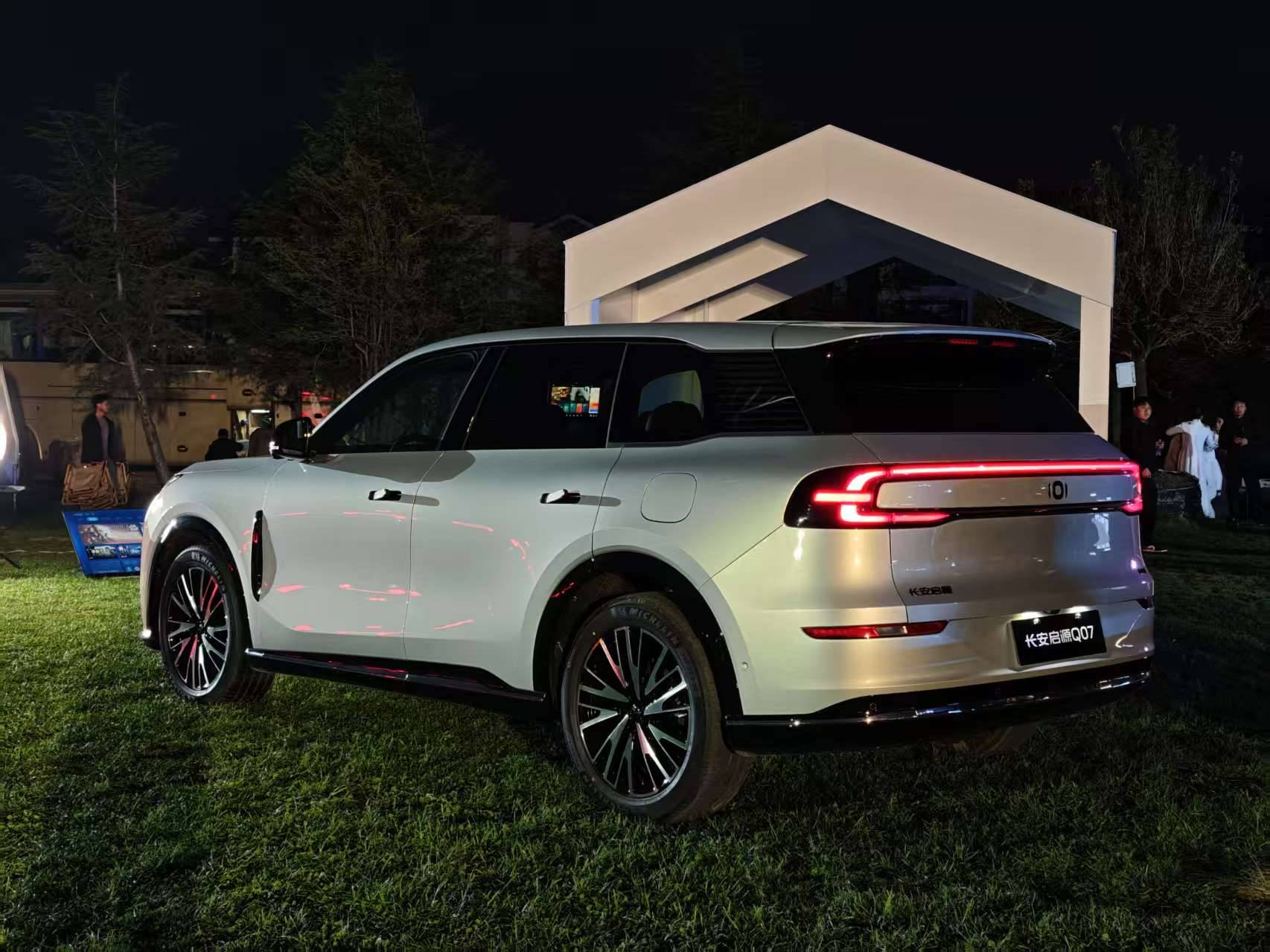 从强调“功能”到强调“智能” 长安启源E07走向务实