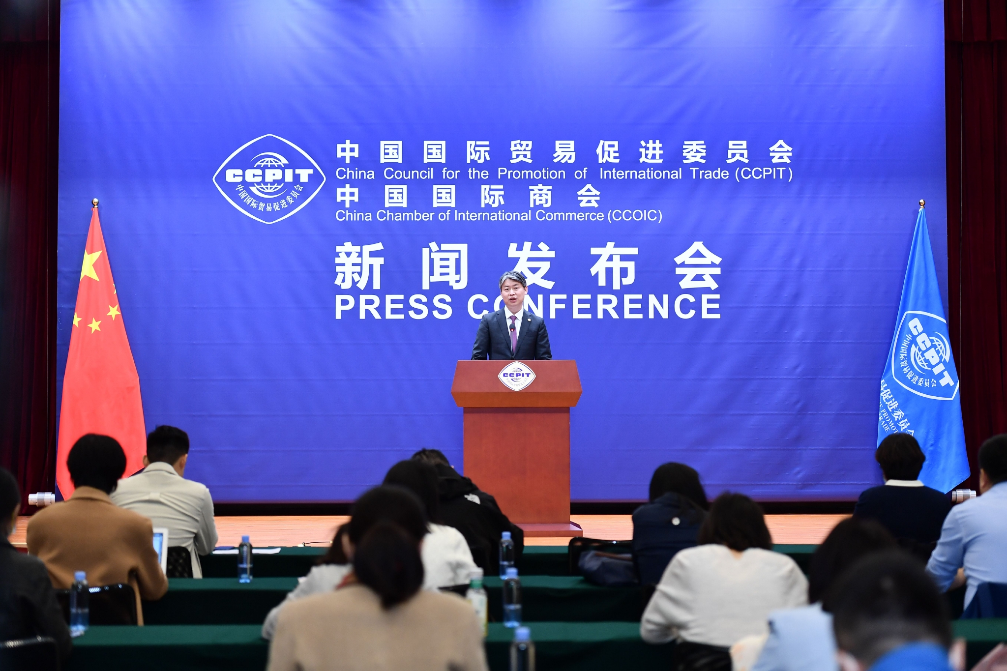 上调中国全年经济增长预期――国际机构对中国经济投下“信任票”