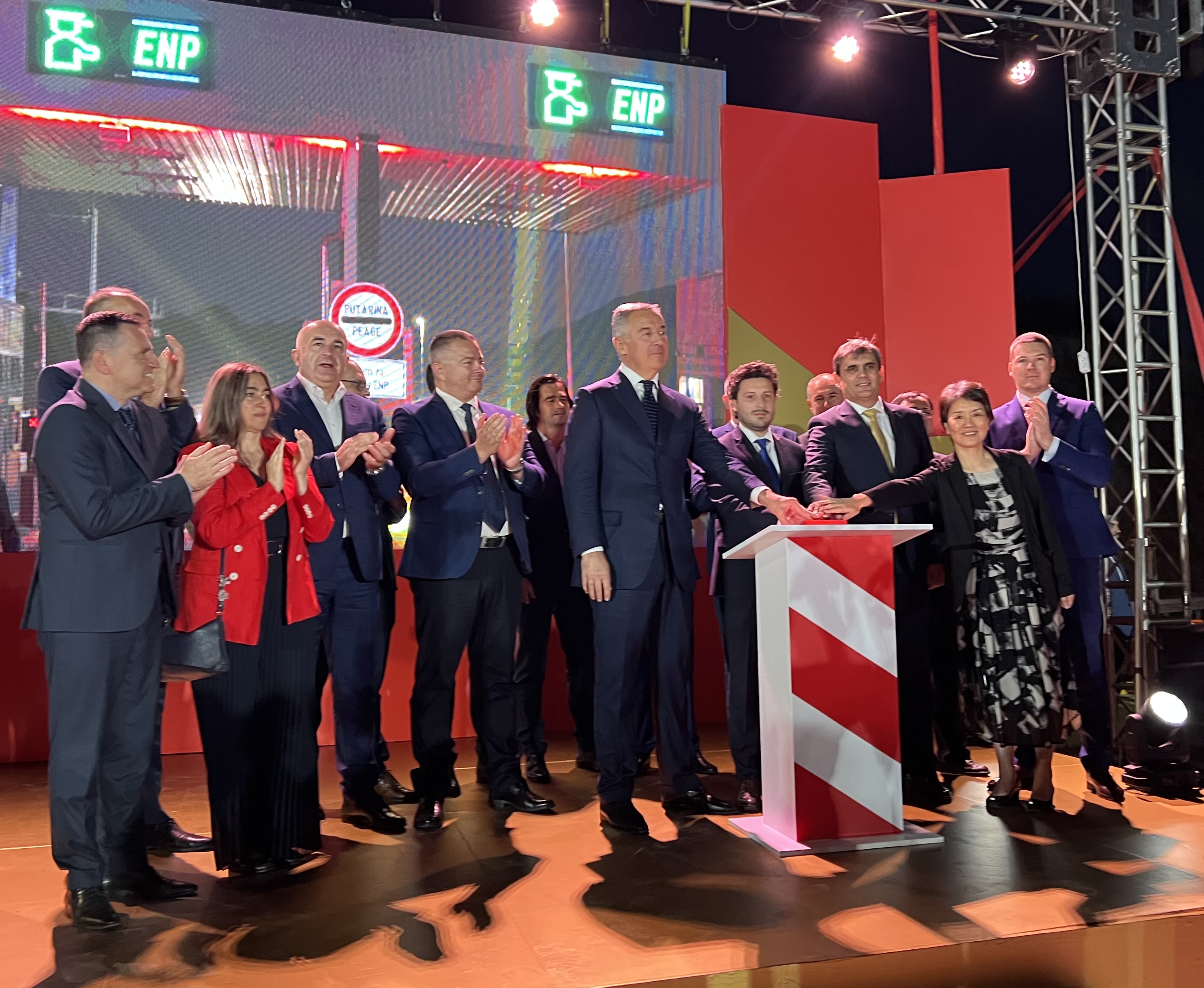 刘开源临时代办拜会马里文化部长达菲