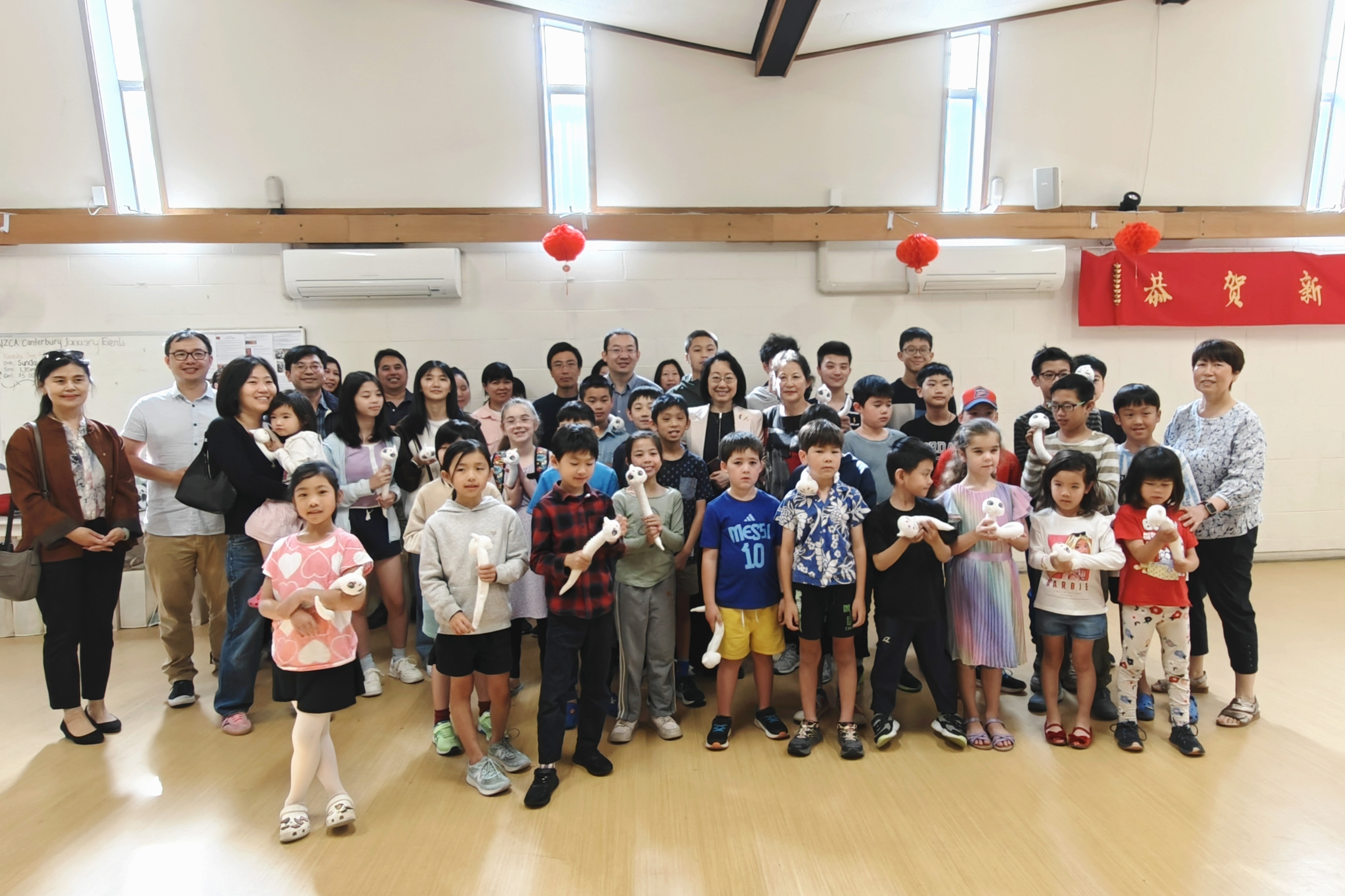 何颖总领事会见克赖斯特彻奇商业俱乐部主席一行