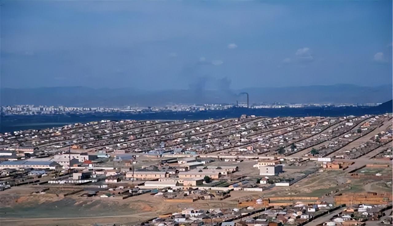 2025年第二季度蒙古15岁及以上人口劳动参与率同比下降0.3%