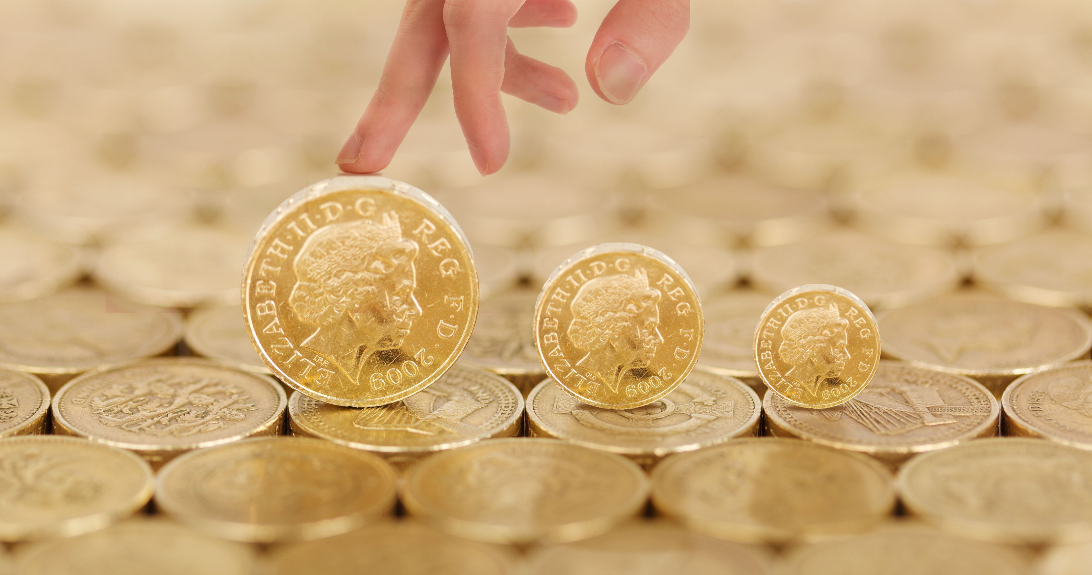 人民币兑美元中间价报7.1013 上调14点