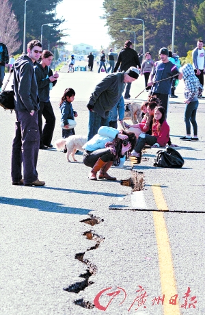 新西兰总理拉克森和陈世杰总领事等出席2025新西兰国际建筑业峰会颁奖典礼