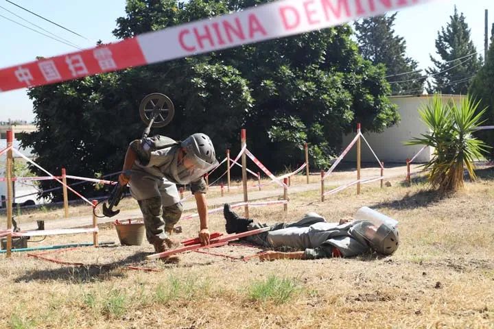 布隆迪援助医院为第23批援布隆迪医疗队颁发荣誉证书