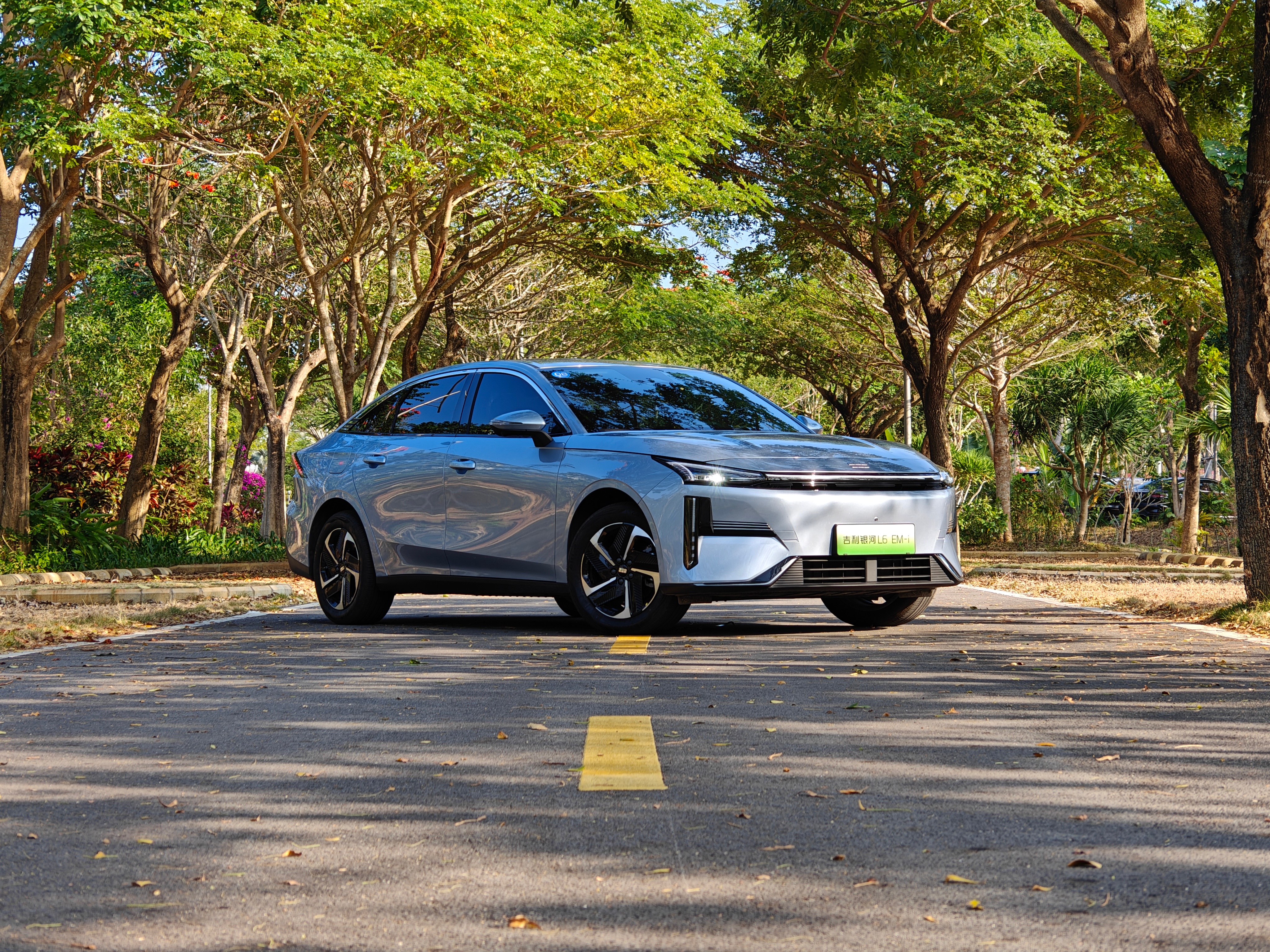 加入六座SUV混战，吉利银河开启AI新叙事