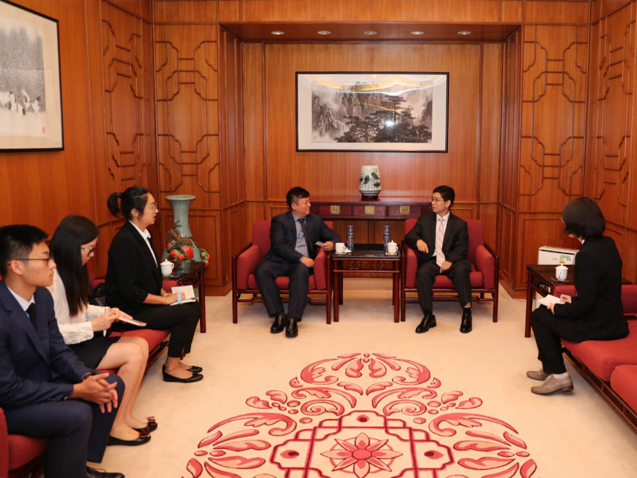 兰玉强参赞会见“非洲桥”代表团一行