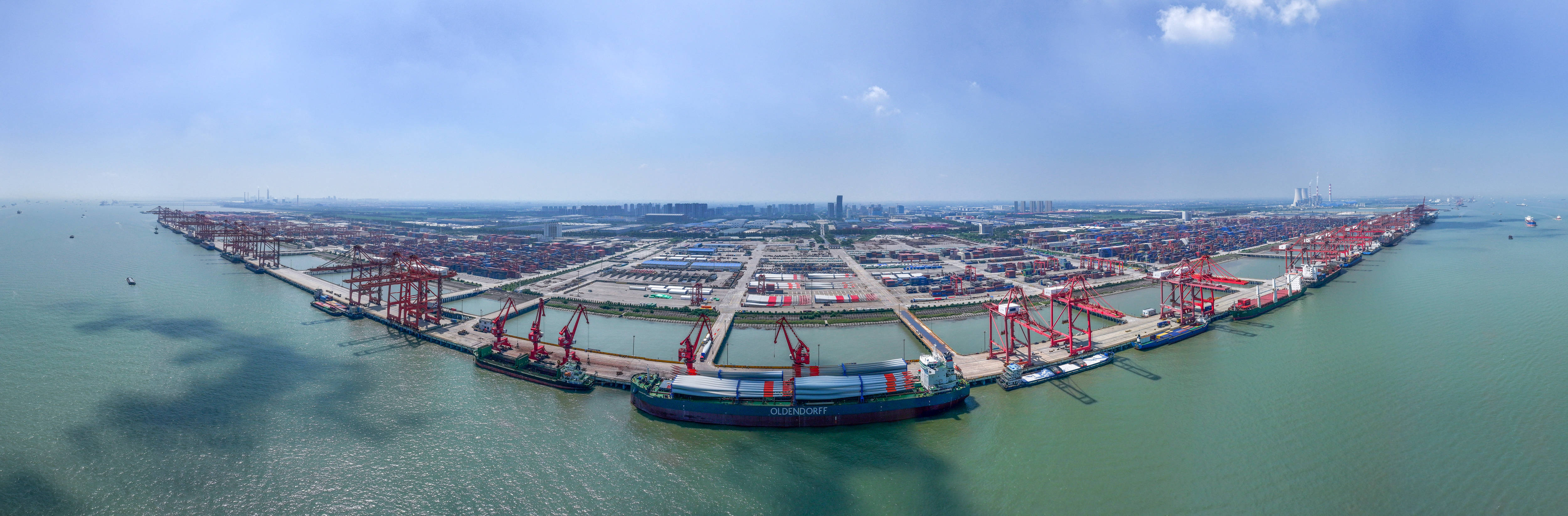 商务部等8部门：推动智慧物流建设，鼓励有条件的地区有序发展无人机支线运输和末端配送业务