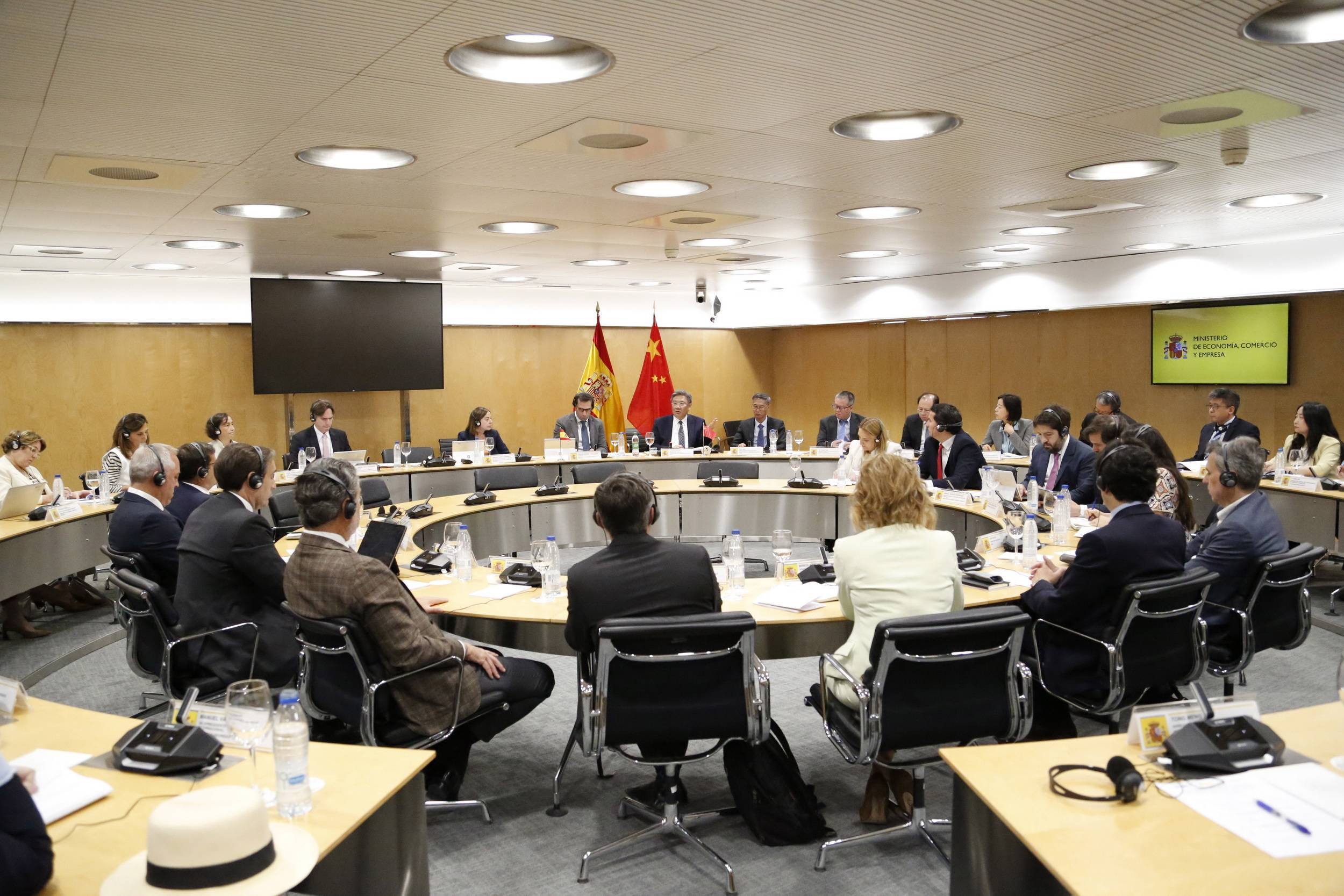 商务部召开外贸企业圆桌会