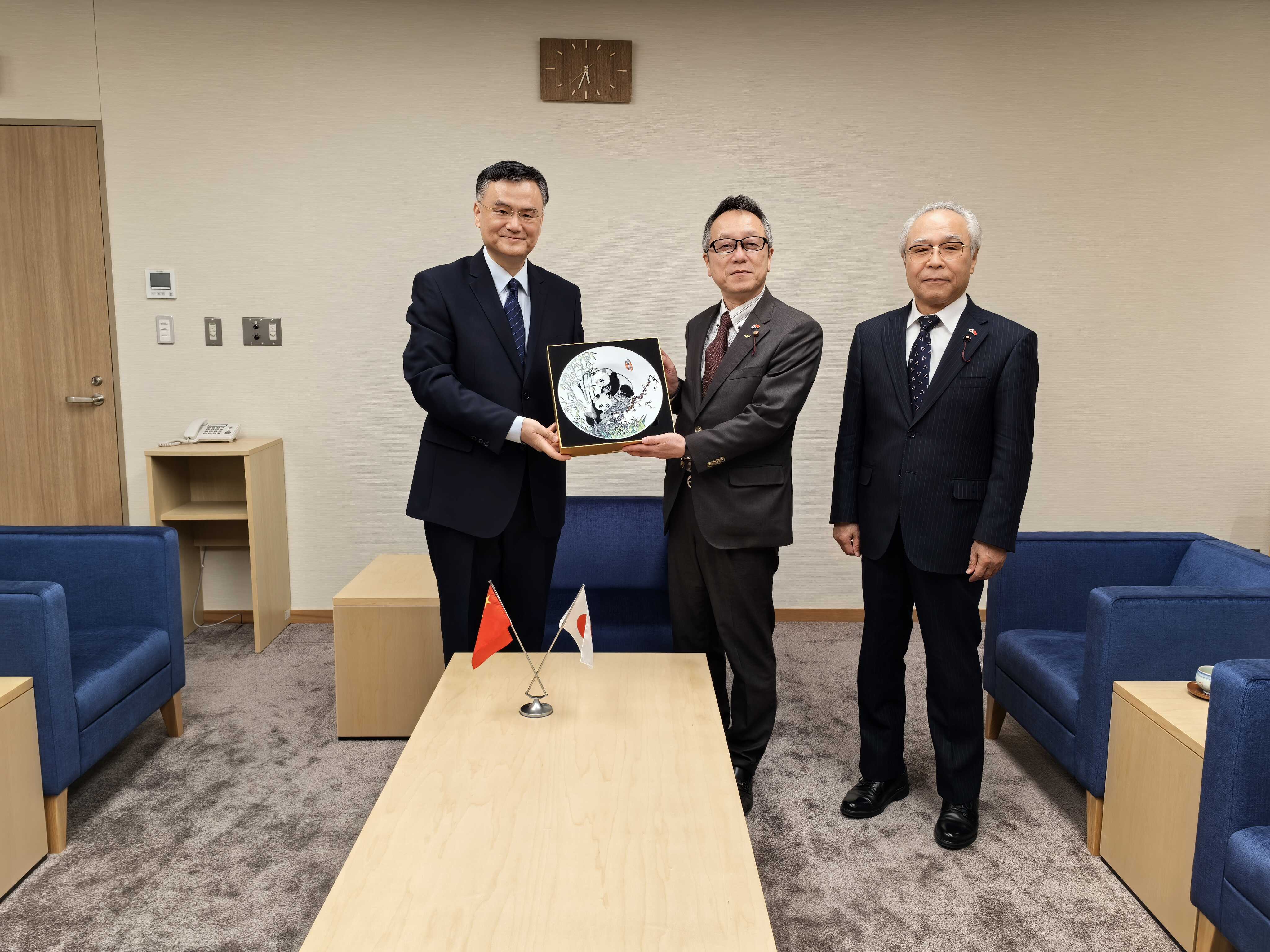 陈世杰总领事陪同黑龙江省副省长隋洪波出席中国（黑龙江）-新西兰经贸和农业合作推介会