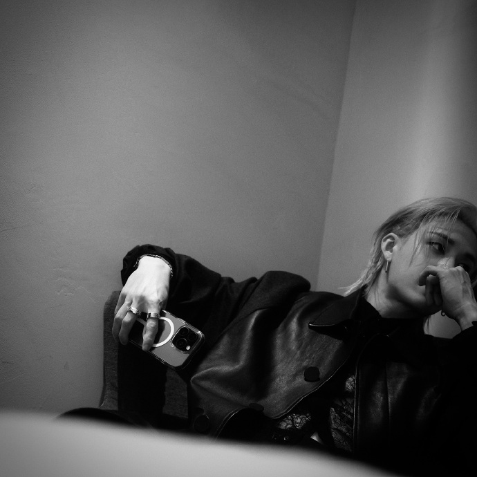 Loewe SS26 开启新�r代，向悠久�鞒兄戮�