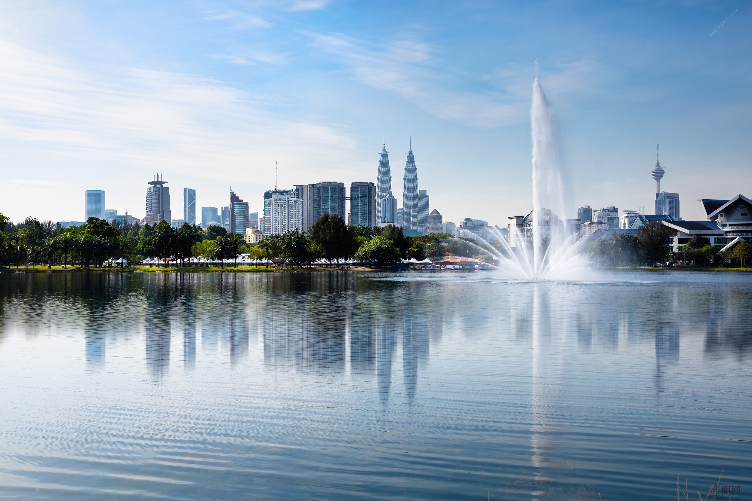 旅游人气爆棚 楼市车市升温 黄金饰品走俏 假日消费“好旺好彩” 流动中国“活力十足”