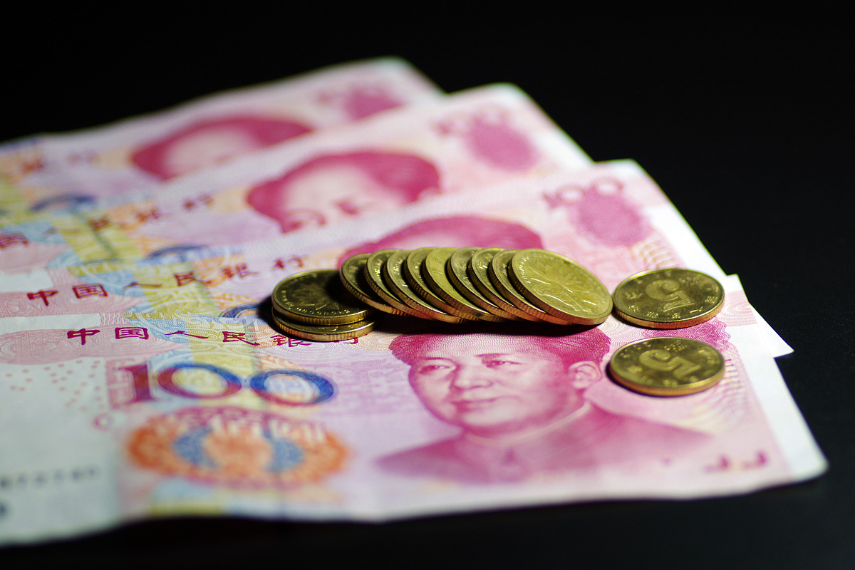 人民币兑美元中间价报7.1007 上调41点