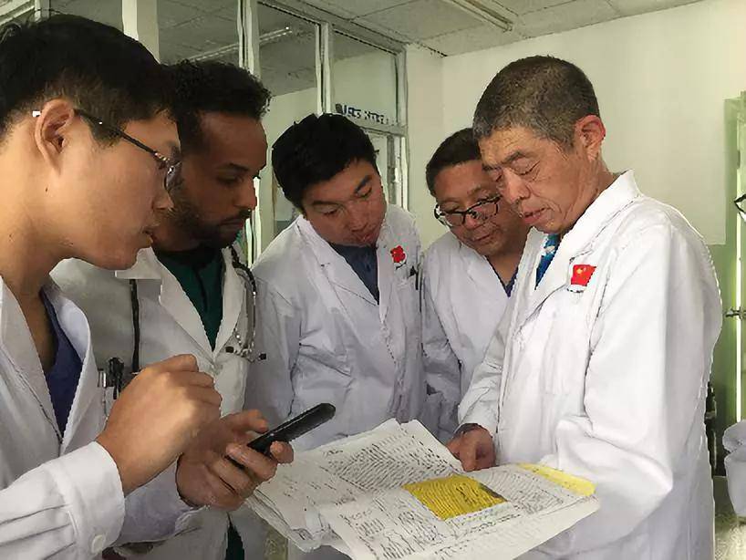 孙勇大使看望第31批中国援几内亚医疗队