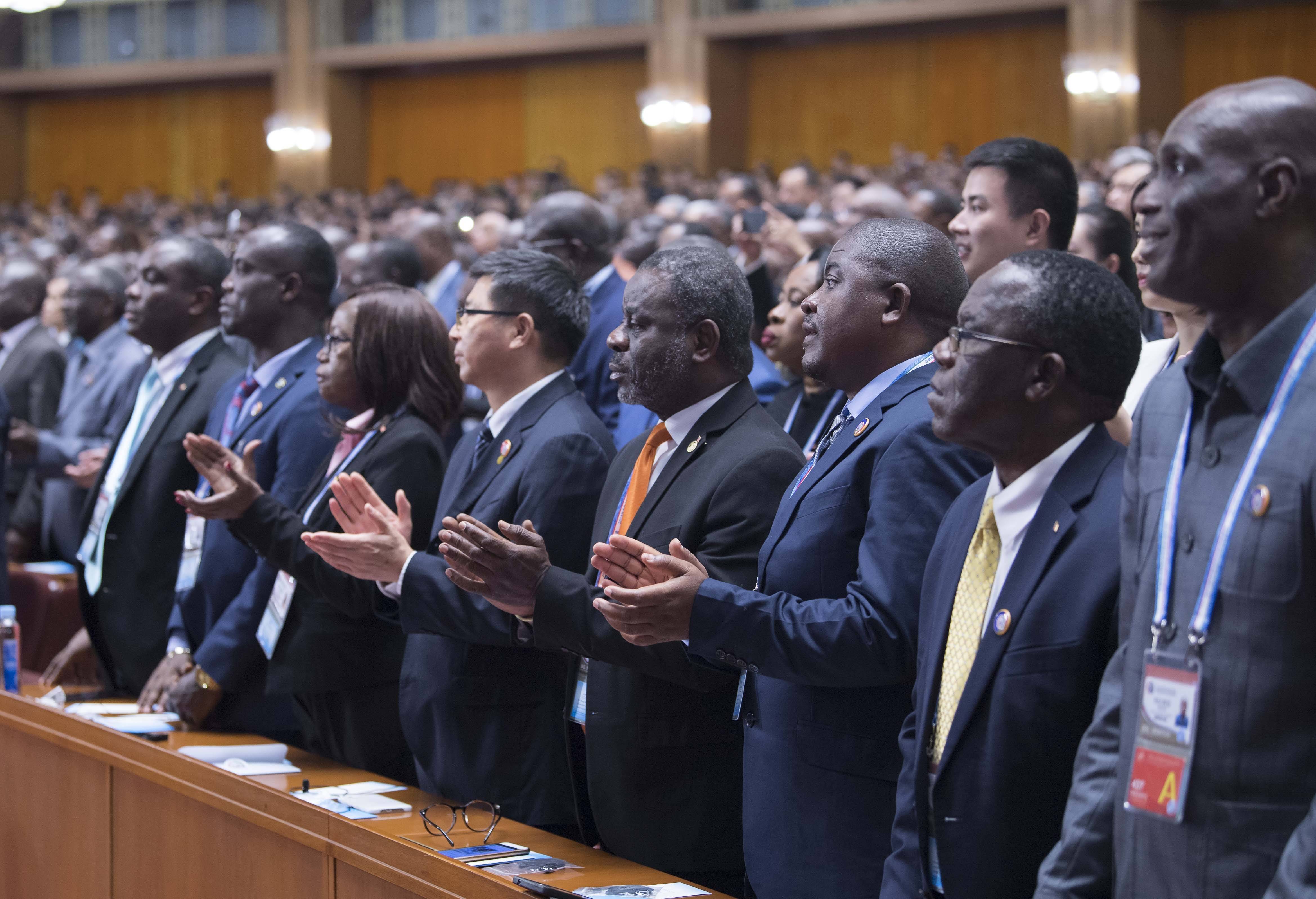 阿布扎比工商会与中外企业家联合会签署合作协议携手拓展贸易与投资合作新篇章