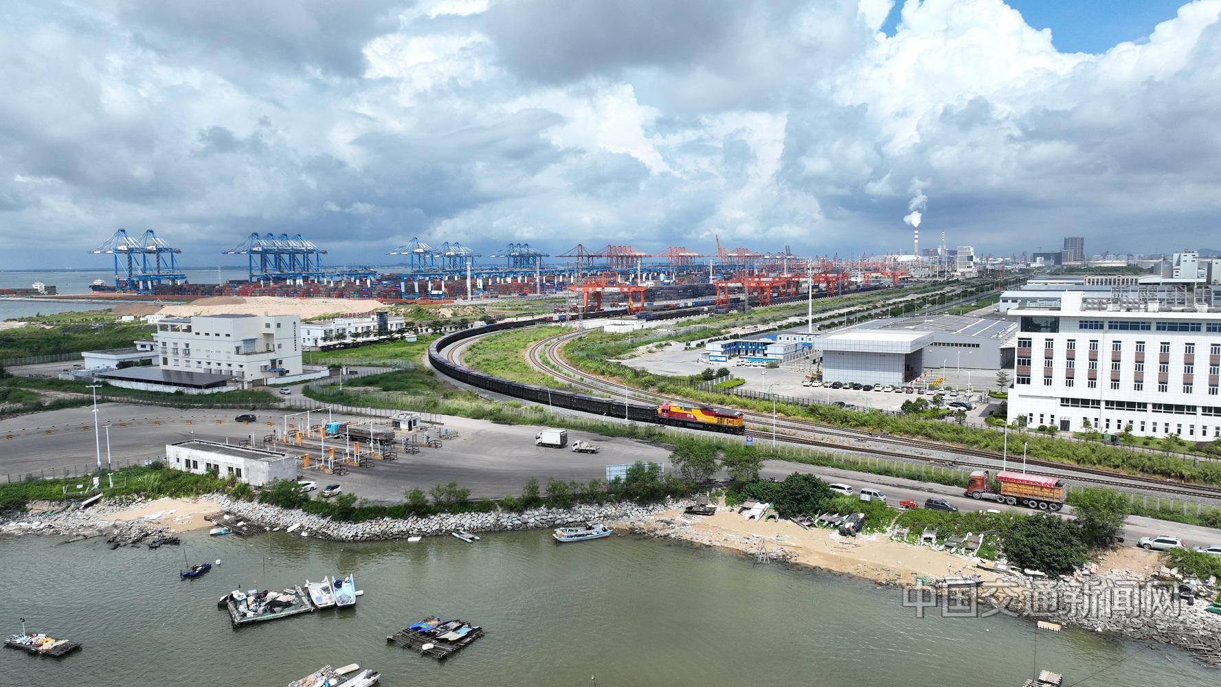 1-8月中国向阿塞拜疆发运265列集装箱班列