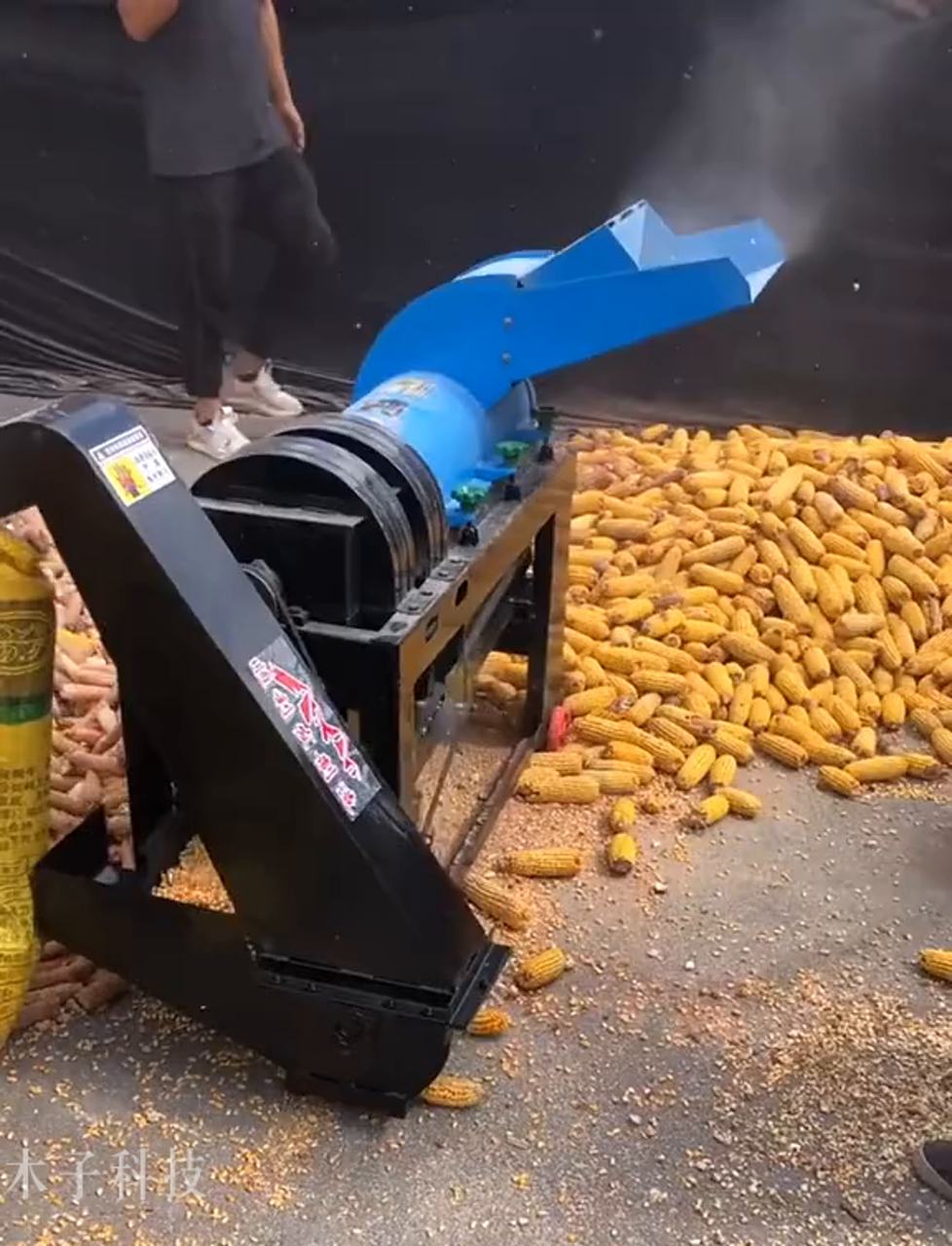 无人机照明助力玉米抢收 安徽秋粮收获超七成