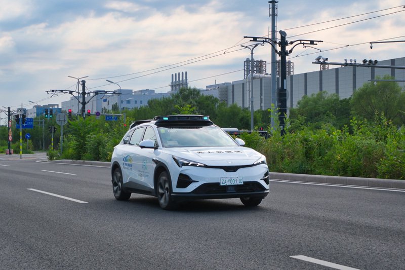 小马智行获得迪拜Robotaxi路测许可，首批车辆已开跑！