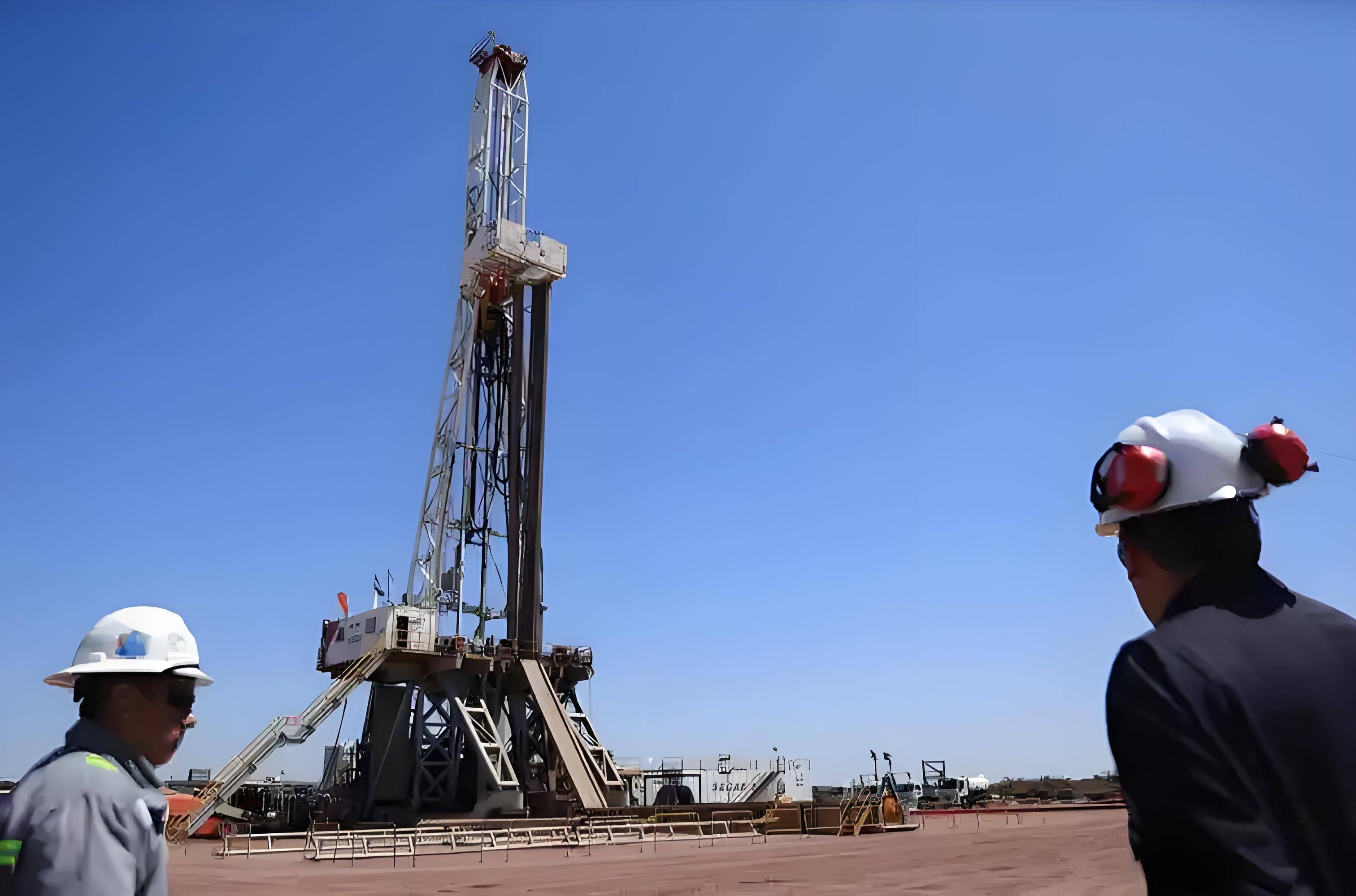 OPEC+同意11月份小幅增加石油产量