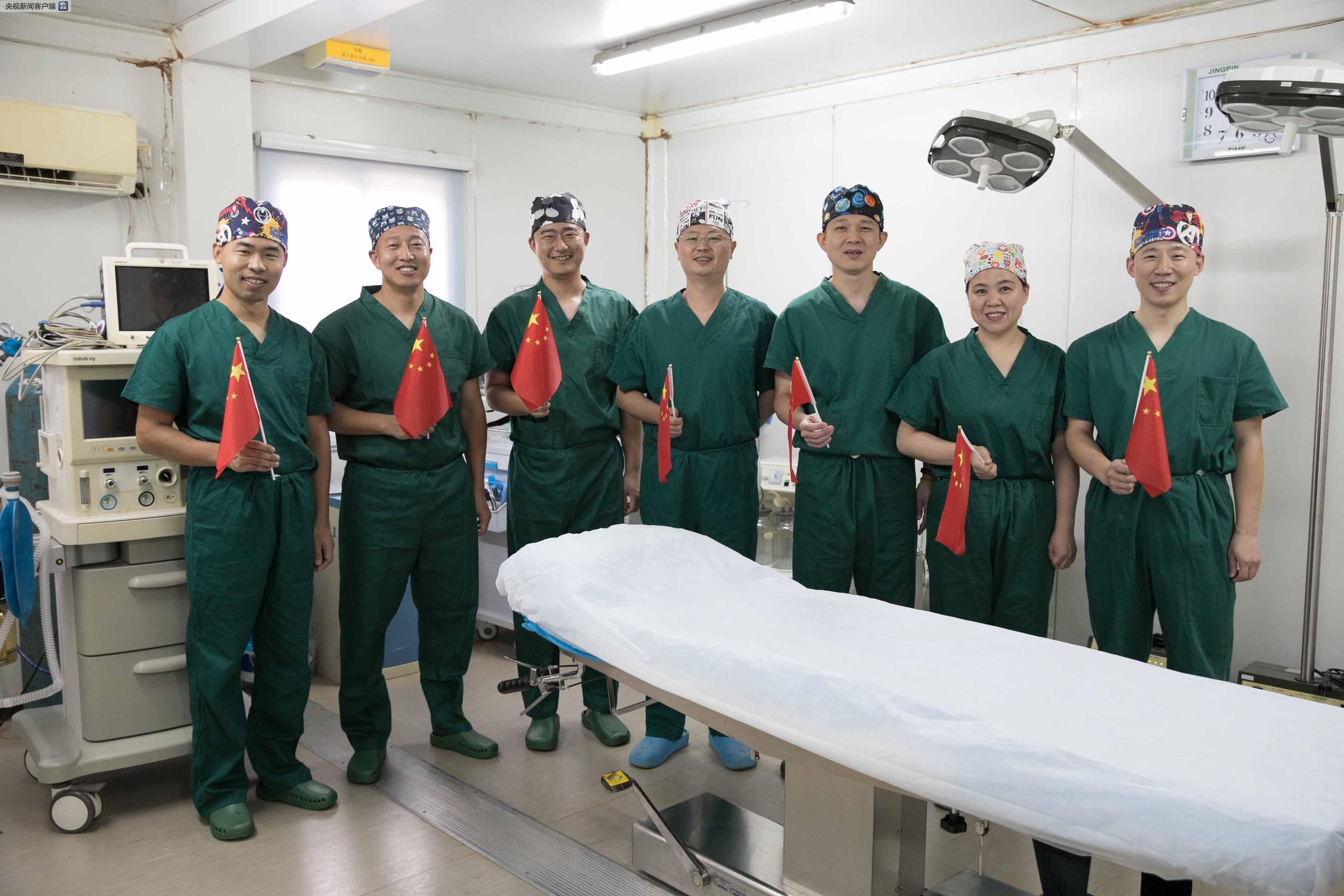 于维华参赞赴马里医院调研