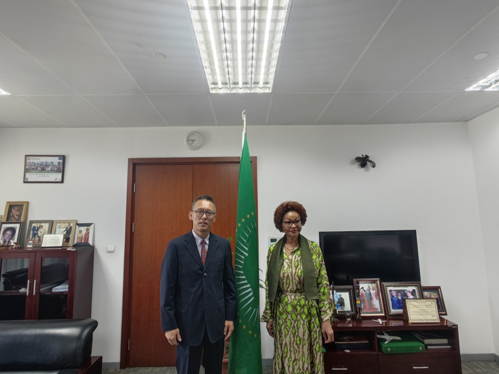 吕瑞浩公参会见江苏省政协团组