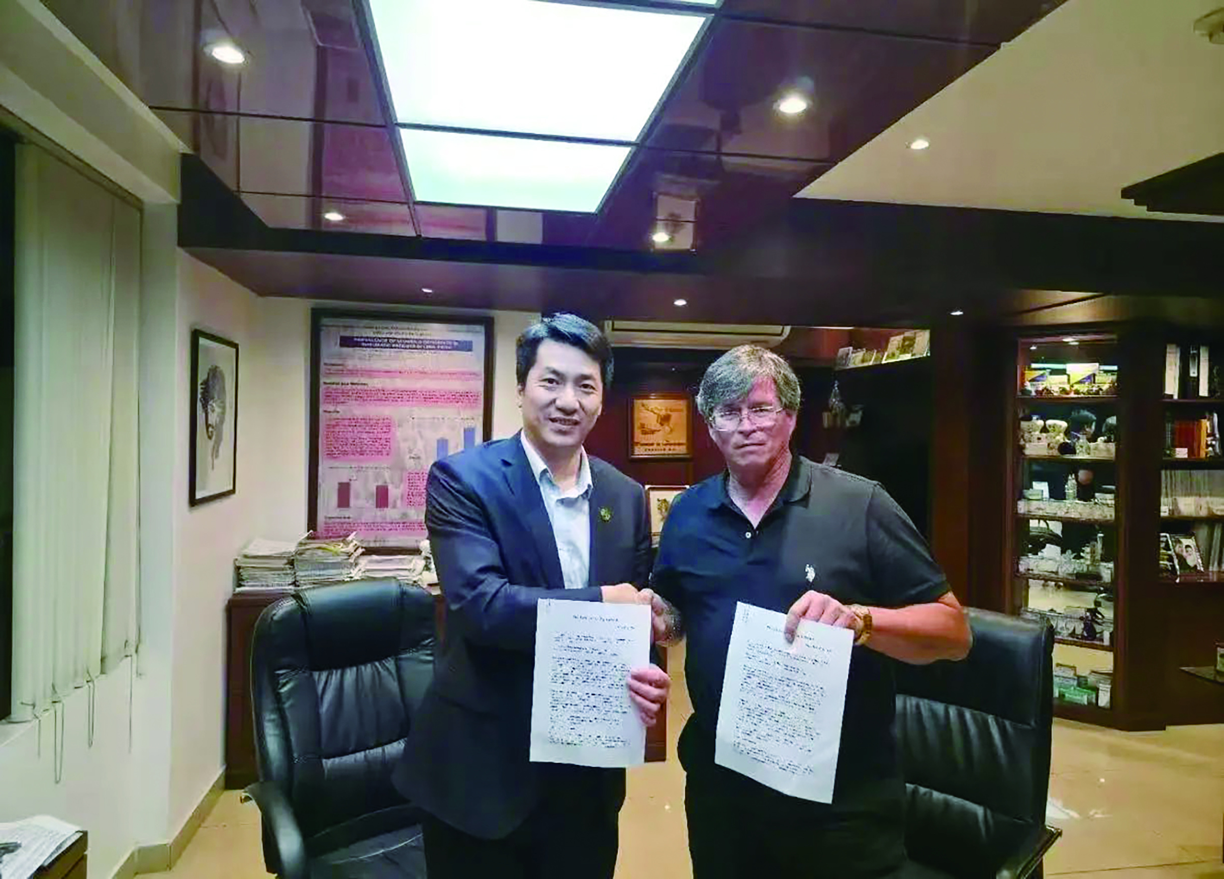 吕瑞浩公参同非盟委员会运行支持司司长里科、经贸委员秘书曼迪进行工作交流