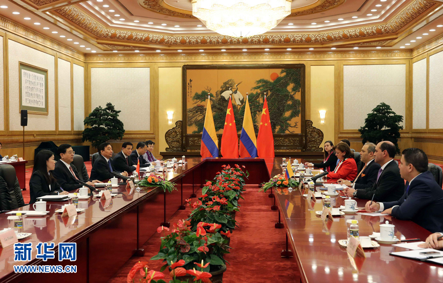 哥伦比亚国会批准2026年财政预算