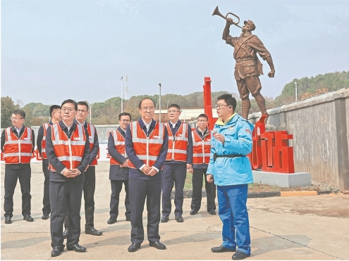 中国石油集团董事长戴厚良拜会中国驻阿联酋大使张益明