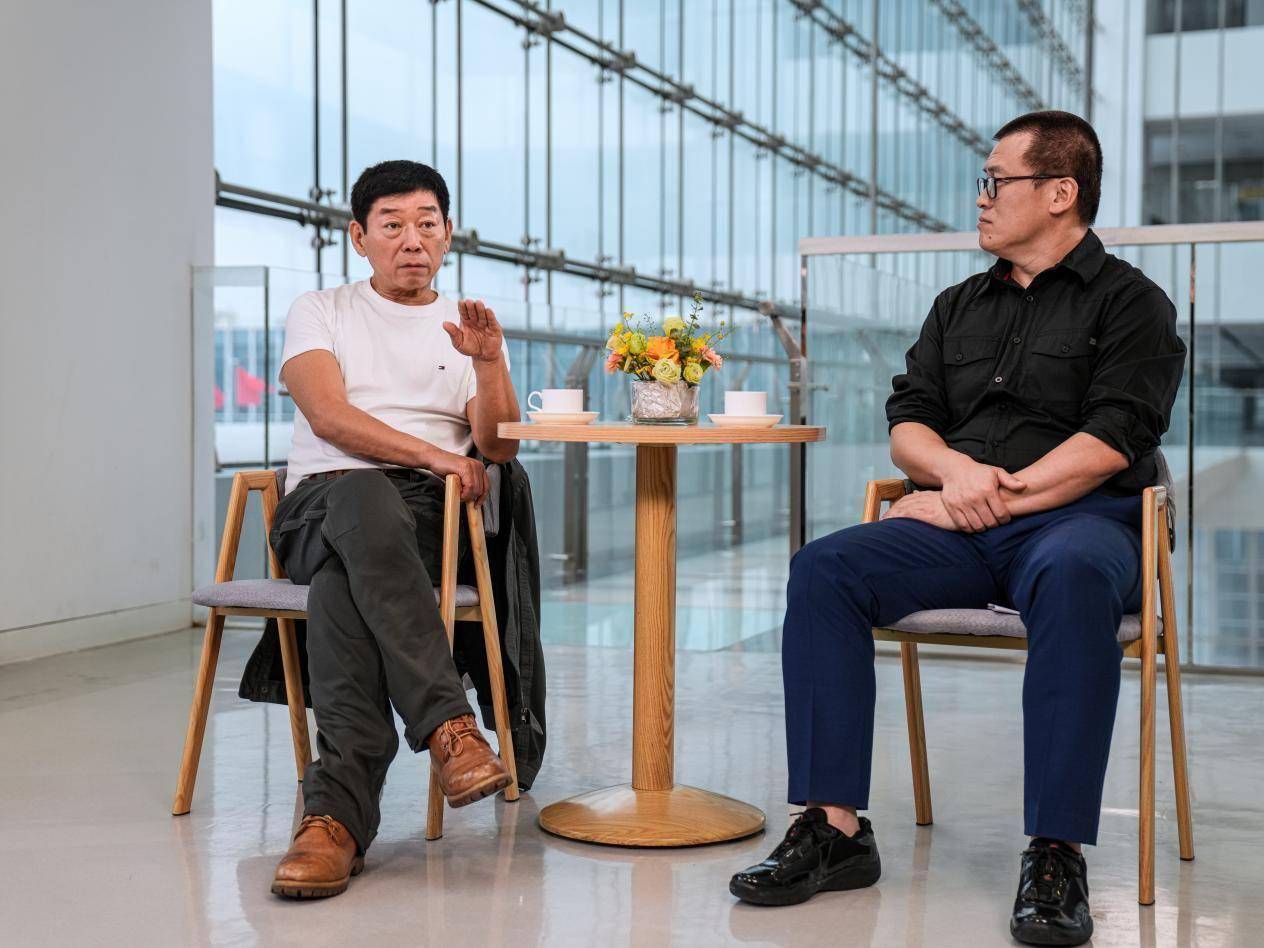 魏建军为什么要卖力讨好年轻人