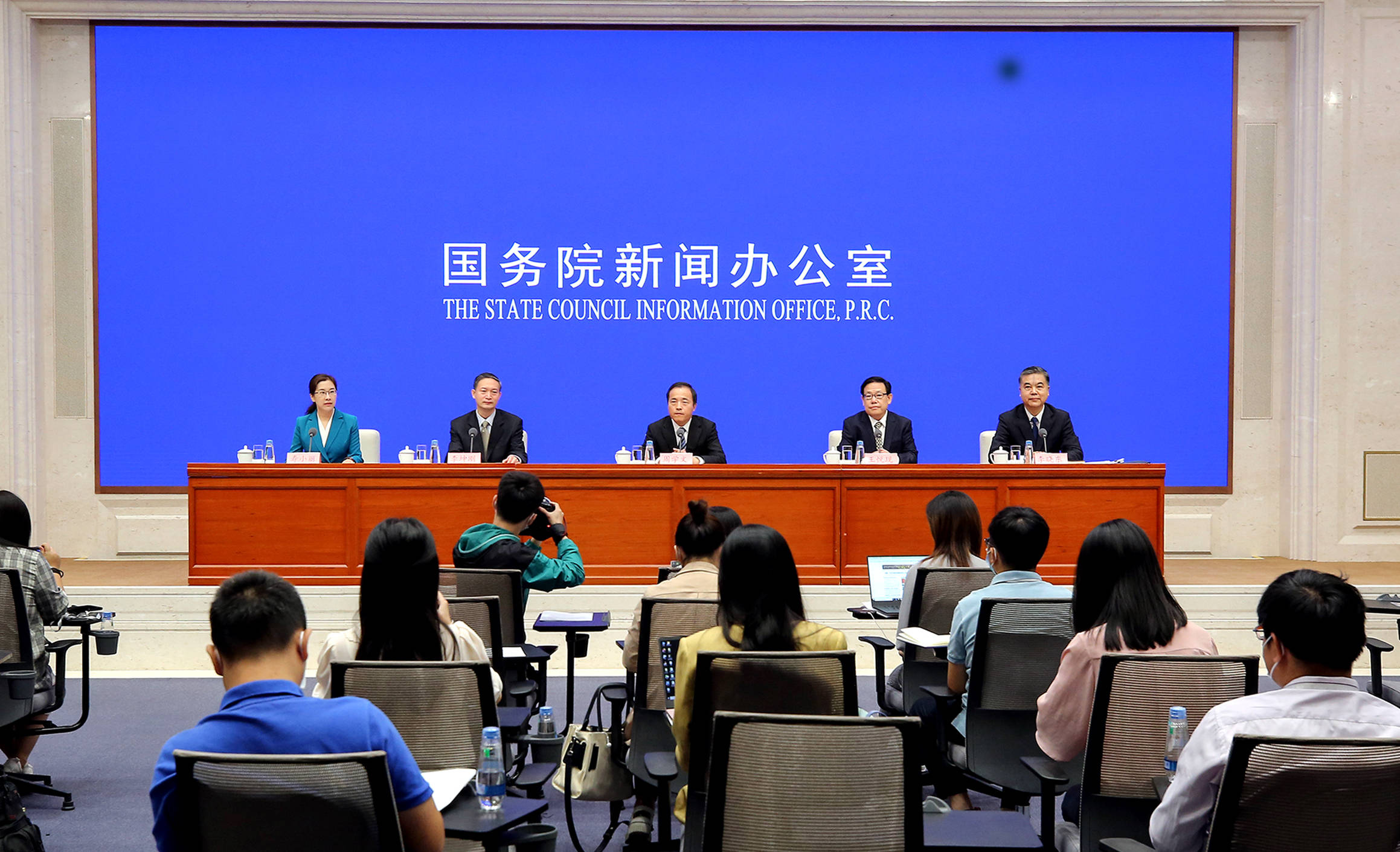 今日看点｜国新办将举行国务院政策例行吹风会，介绍加快场景培育和开放推动新场景大规模应用有关情况