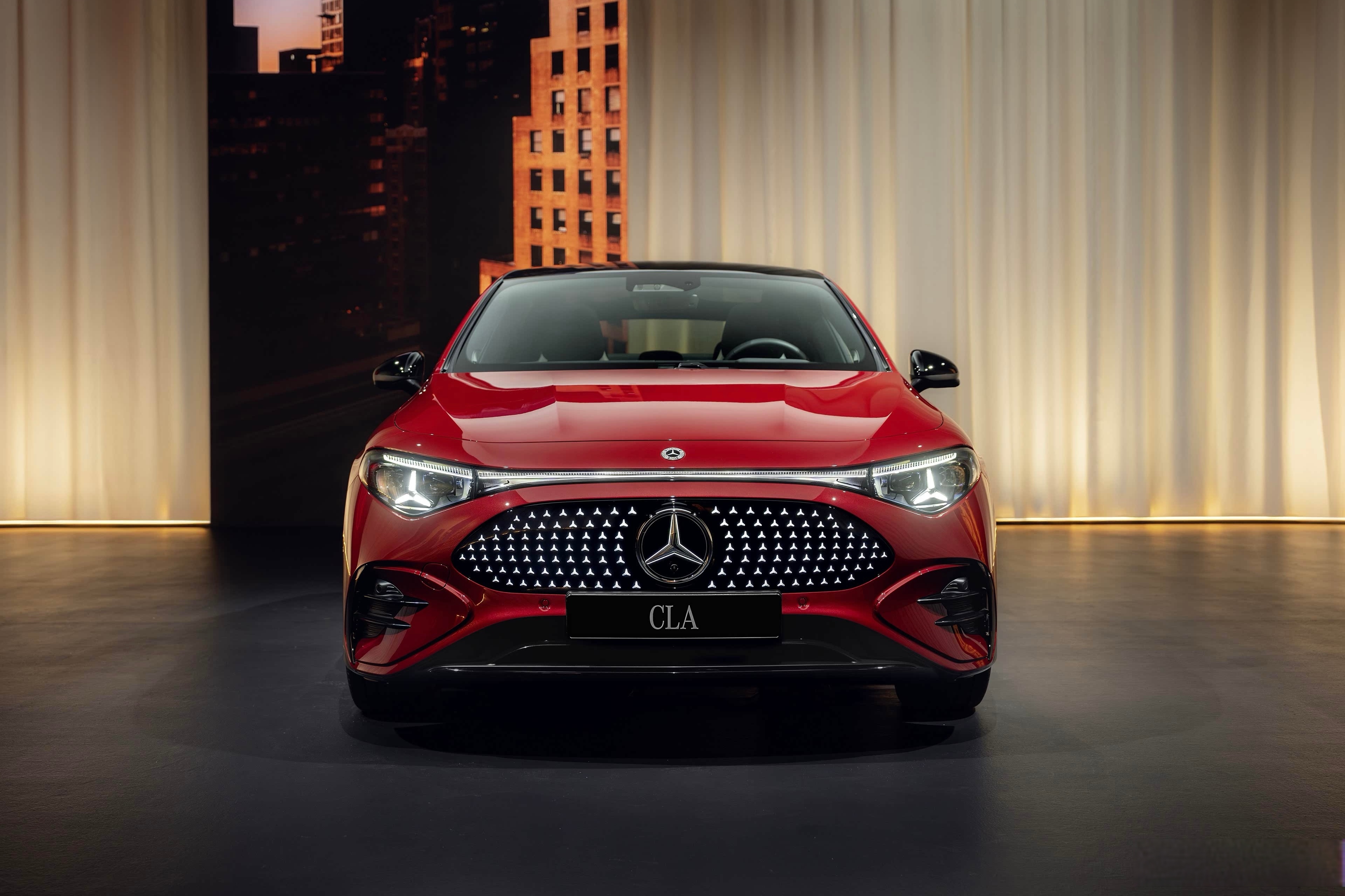 奔驰全新纯电CLA：用“中国配方”追逐年轻流量