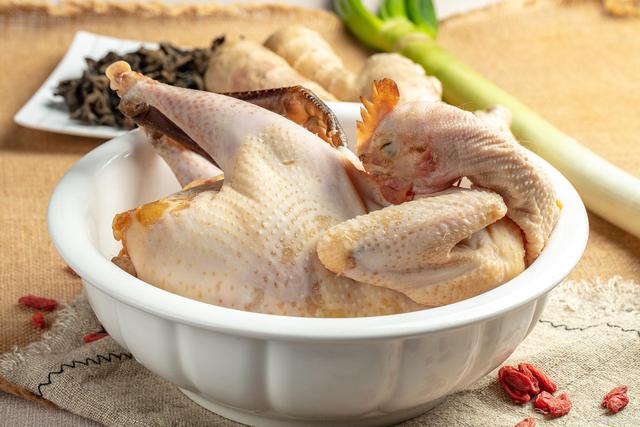 益生股份:10月白羽肉鸡苗销售收入环比增长5.74%