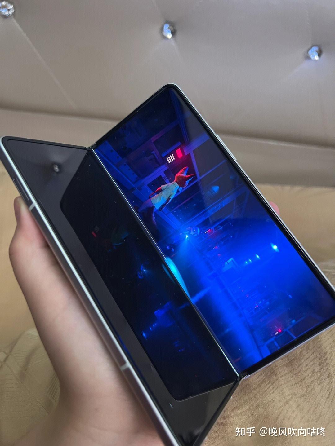 IDC:第三季度中国折叠屏手机出货量同比增长17.8%