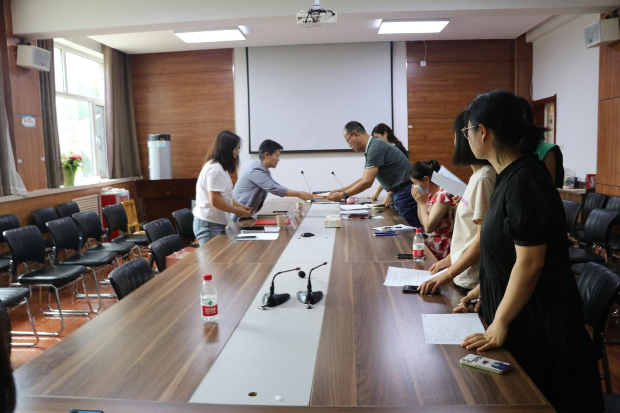 于维华参赞与陕西国防工业职业技术学院副院长举行工作会谈