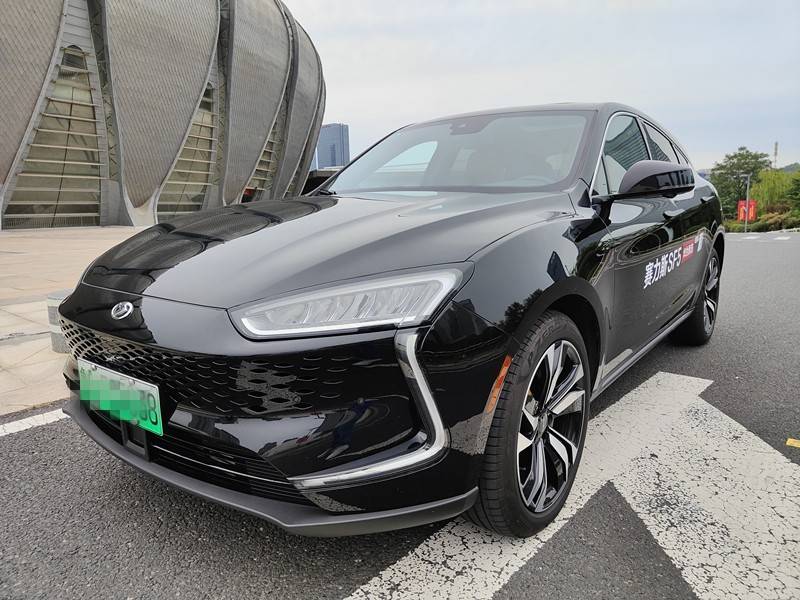 英飞特：全资子公司拟增资认购春暖花开股权