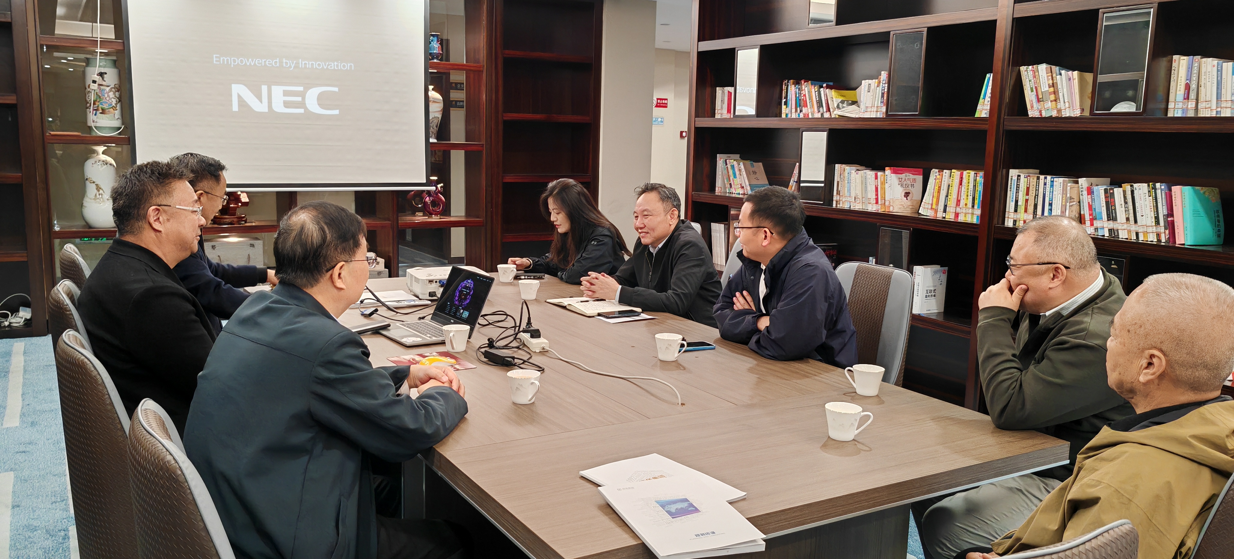 4.55亿港元战略牵手！港交所入股迅清结算控股，夯实债券通结算根基